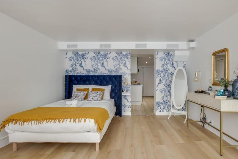Modern French Country Studio Charm In The Canal Saint Martin 10th District Appartamento Parigi