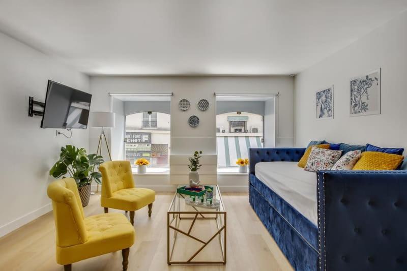 Modern French Country Studio Charm In The Canal Saint Martin 10th District Appartamento