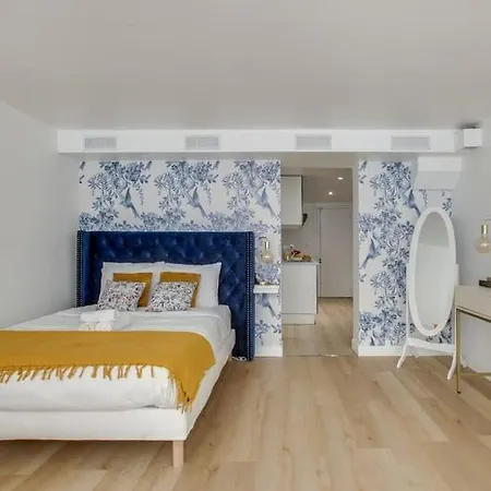 Modern French Country Studio Charm In The Canal Saint Martin 10th District Appartamento Parigi